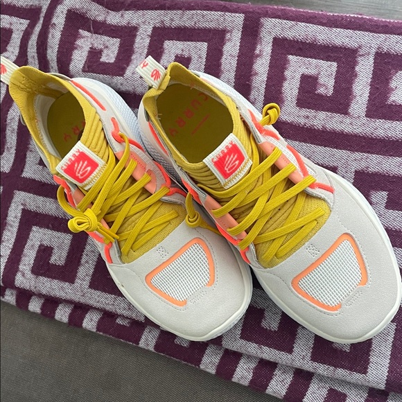 Curry’s - Picture 3 of 3